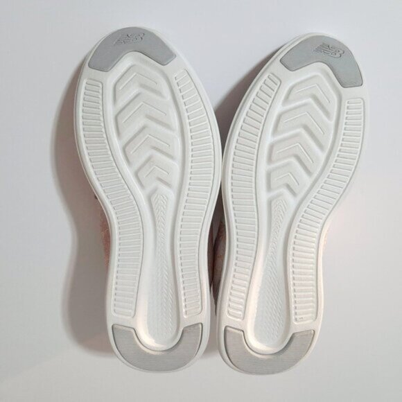 EUC New Balance silver light grey & rose gold floral jacquard accented sneakers - Picture 9 of 10